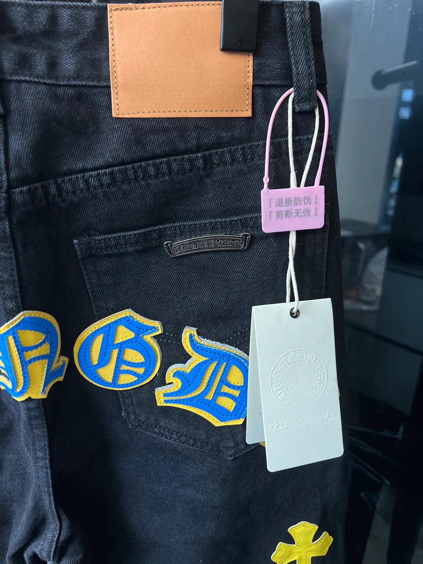 P260 [Next day] Chrome Hearts/Chrome Heart CH City Limited Series Sanskrit Cross Patch Leather Jeans (Black) Size: 28 30 32 34 Corresponding sizes s-xl, detailed sizes can be found in Figure 9